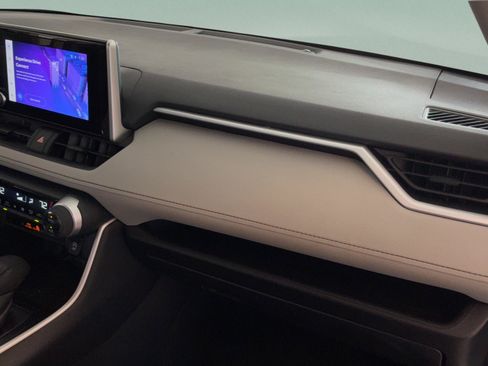 Used 2025 Toyota RAV4 XLE FWD image 32