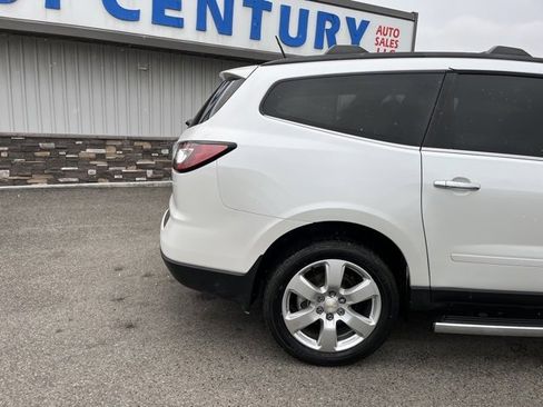 Used 2017 Chevrolet Traverse LT w/ Style and Technology Package image 11