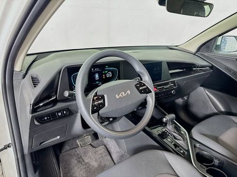 Certified 2023 Kia Niro LX image 9