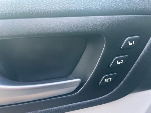 Used 2019 Toyota Highlander Limited image 18