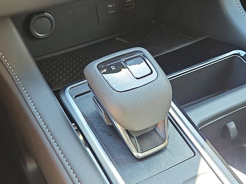 New 2025 Nissan Pathfinder SV w/ Black Appearance Package image 11