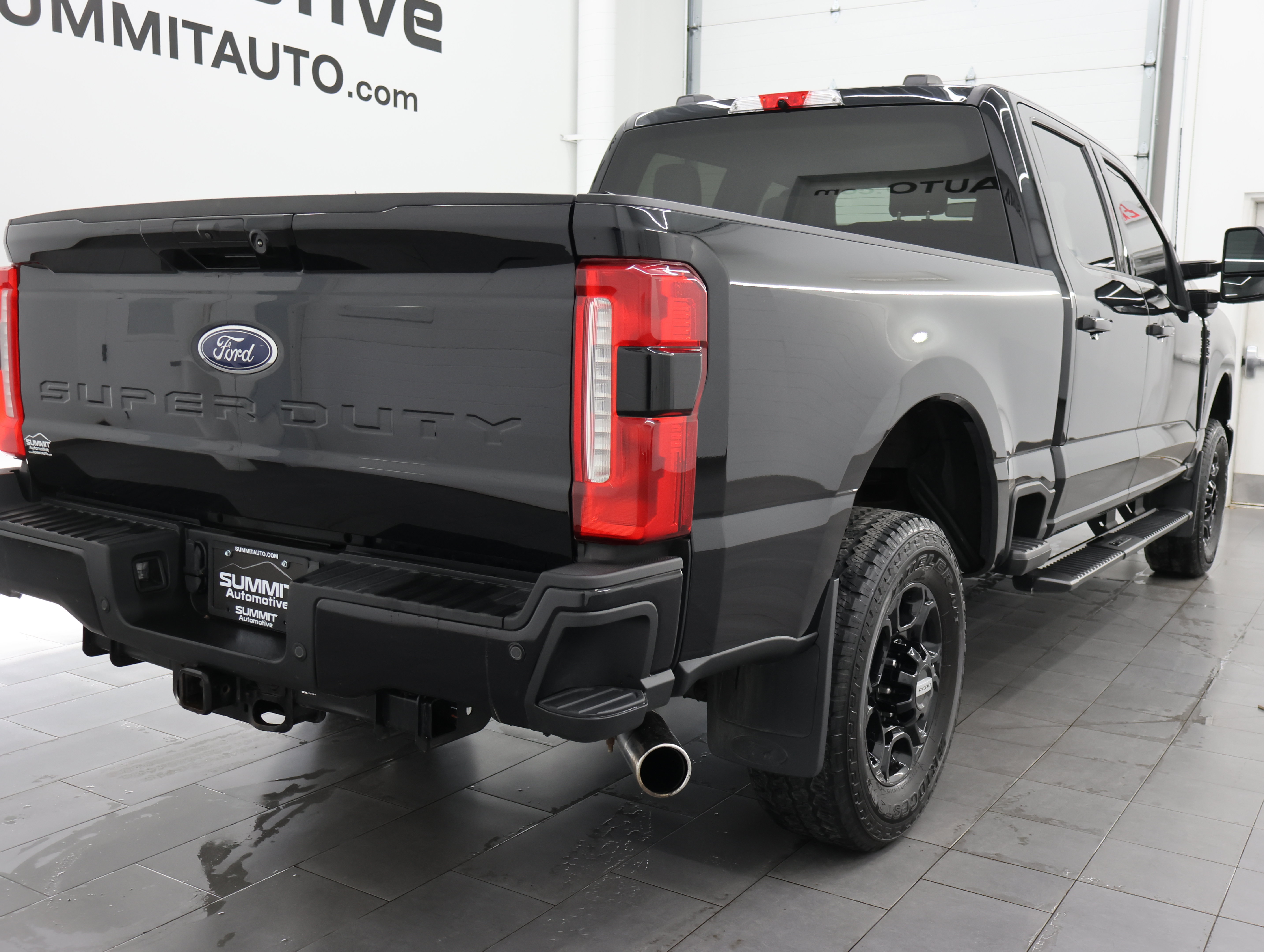 Used 2023 Ford F350 XLT w/ XLT Premium Package AWD/4WD image 4