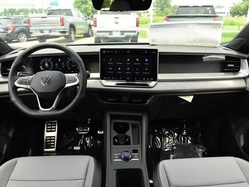 New 2026 Volkswagen Tiguan SE R-Line AWD/4WD image 7