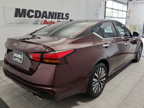 Used 2024 Nissan Altima 2.5 SV w/ SV Premium Package image 4
