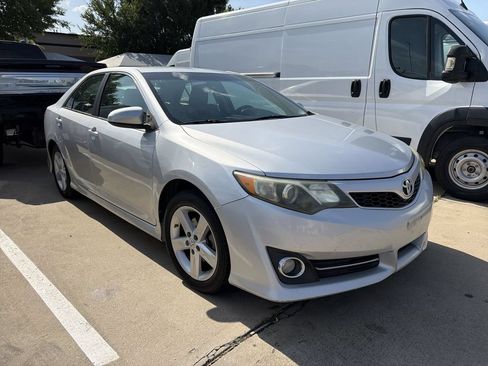 Used 2014 Toyota Camry SE w/ Fleet Convenience Package FWD image 2