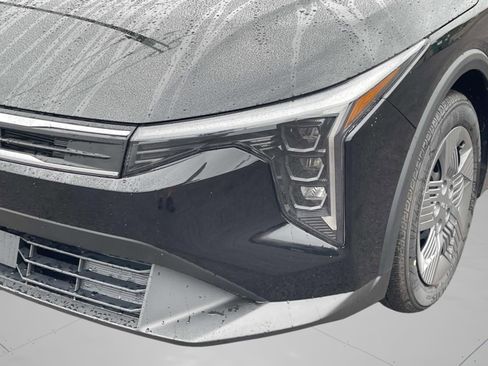 New 2025 Kia K4 LX image 9