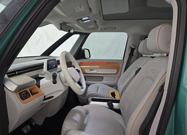 Used 2025 Volkswagen ID. Buzz 1st Edition AWD/4WD image 2