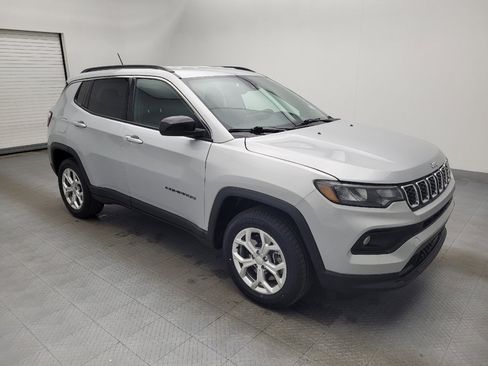 Used 2024 Jeep Compass Latitude image 11