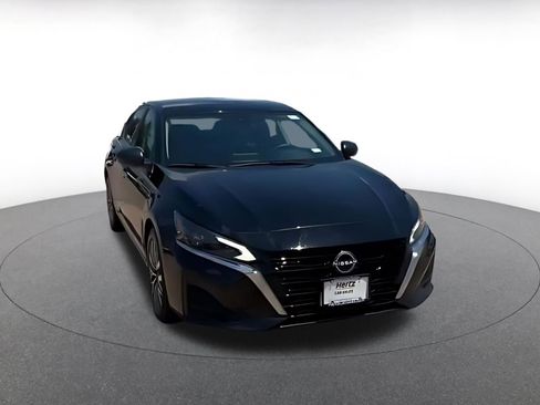 Used 2025 Nissan Altima 2.5 SV FWD image 16