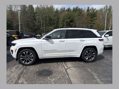 Used 2022 Jeep Grand Cherokee Overland w/ Luxury Tech Group IV AWD/4WD image 1