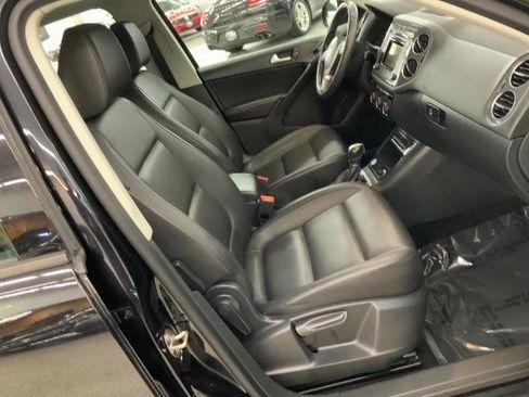 Used 2016 Volkswagen Tiguan S image 16