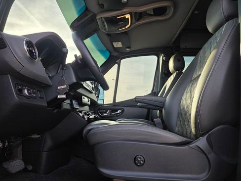 Used 2021 Mercedes-Benz Sprinter 2500 image 11