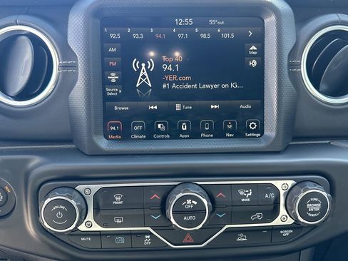 Used 2022 Jeep Wrangler Unlimited Sahara image 29