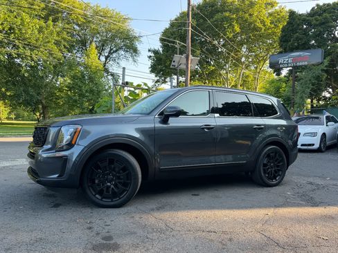 Used 2021 Kia Telluride EX w/ EX Premium Package AWD/4WD image 5