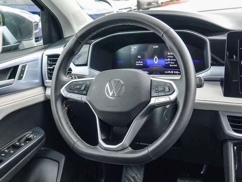 Used 2025 Volkswagen Taos SE FWD image 13