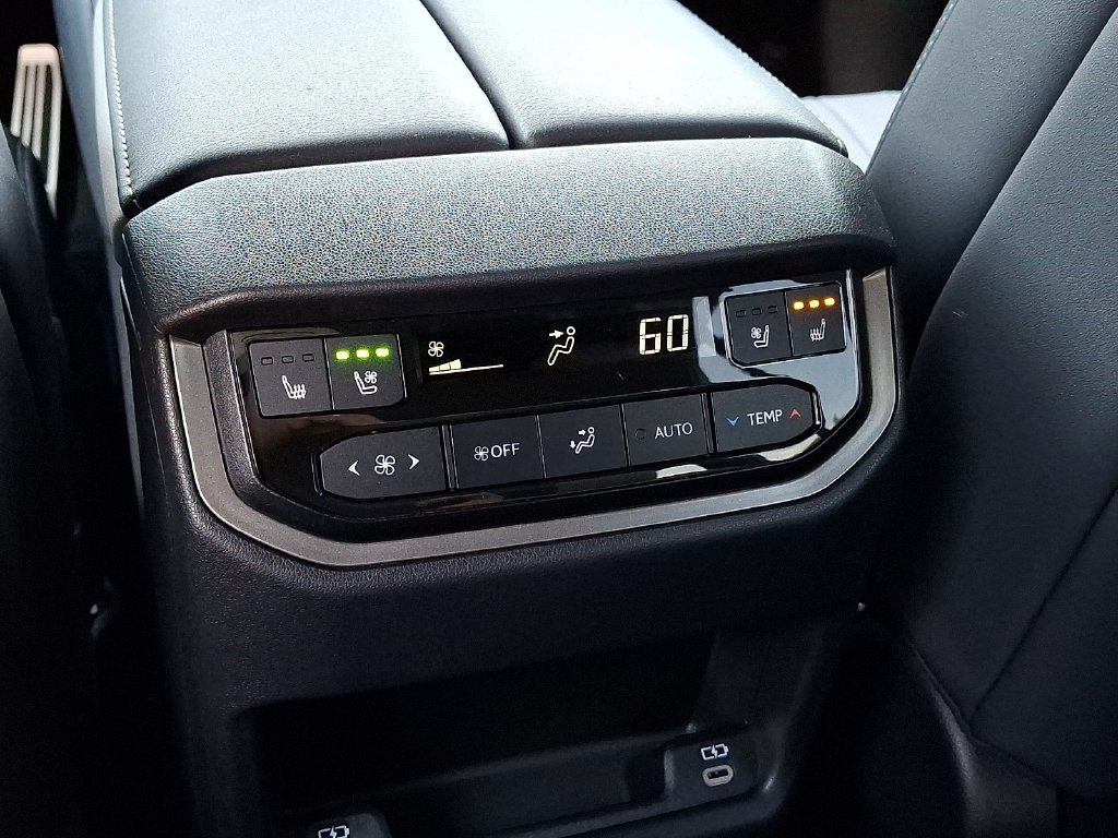 Used 2026 Lexus TX 500h AWD w/ Technology Package image 12
