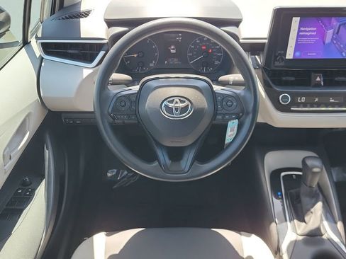 Used 2025 Toyota Corolla LE FWD image 12