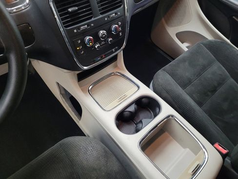 Used 2015 Dodge Grand Caravan SXT FWD image 26