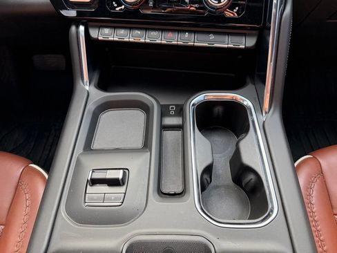 Used 2024 GMC Sierra 3500 Denali Ultimate AWD/4WD image 9