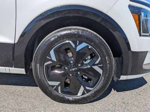 Certified 2025 Kia Niro Wind image 11