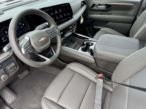 New 2026 Chevrolet Suburban Premier w/ Sun And Tow Package AWD/4WD image 9