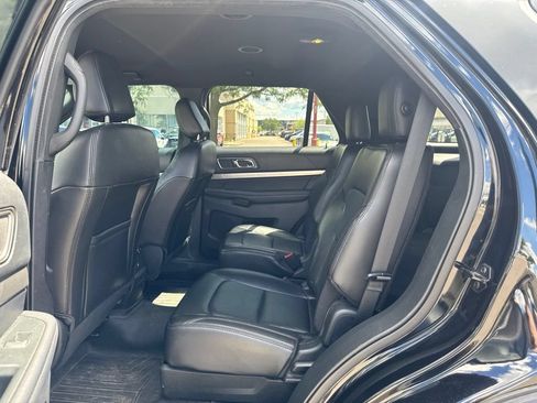 Used 2018 Ford Explorer XLT w/ Equipment Group 202A AWD/4WD image 8