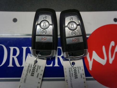 Used 2023 Ford Bronco Black Diamond w/ Sasquatch Package image 19