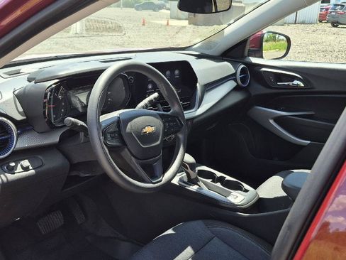 Used 2024 Chevrolet Trax LS w/ LS Convenience Package FWD image 8