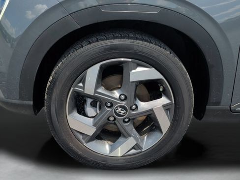 Used 2025 Hyundai Venue Limited FWD image 11