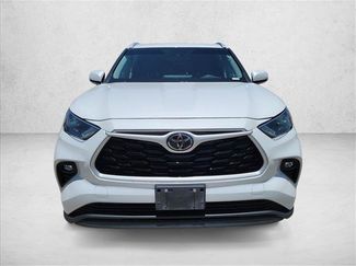 Used 2024 Toyota Highlander XLE FWD video 2
