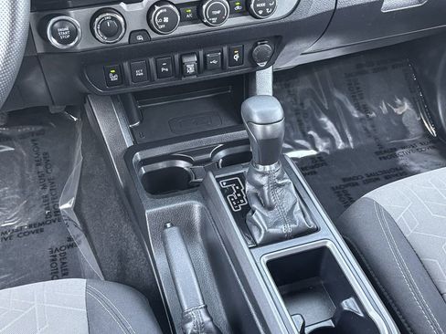 Certified 2020 Toyota Tacoma TRD Sport w/ Technology Package AWD/4WD image 37