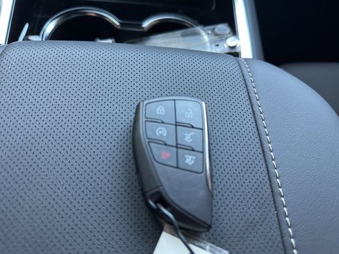 New 2025 Chevrolet Suburban Premier image 35