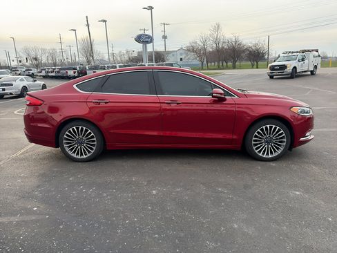 Used 2017 Ford Fusion SE w/ Fusion SE Technology Package image 5