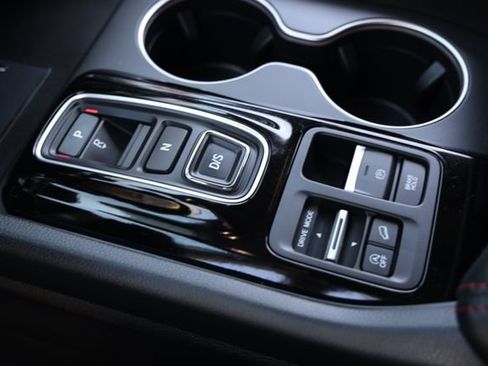 Certified 2025 Honda Pilot Black Edition image 23