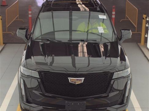 Certified 2024 Cadillac Escalade ESV Sport Platinum image 3