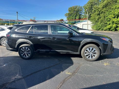 Used 2023 Subaru Outback Premium AWD/4WD image 2