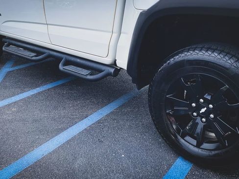 Used 2019 Chevrolet Colorado Z71 AWD/4WD image 8