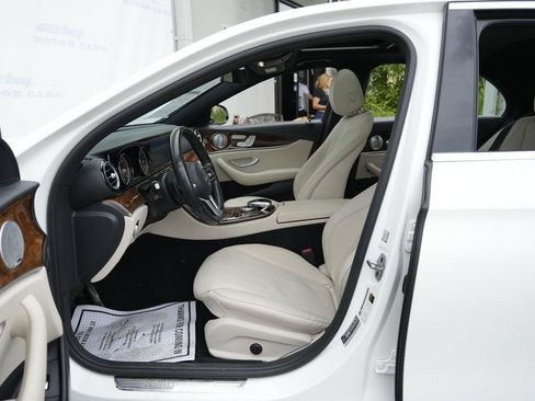 Used 2019 Mercedes-Benz E 300 4MATIC image 17