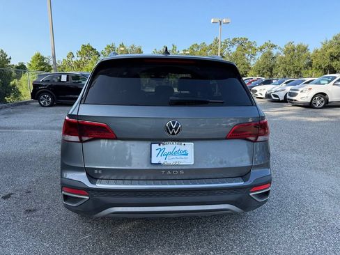 Used 2023 Volkswagen Taos SE w/ Panoramic Sunroof Package FWD image 11