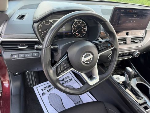Used 2024 Nissan Altima 2.5 SV w/ SV Premium Package FWD image 18