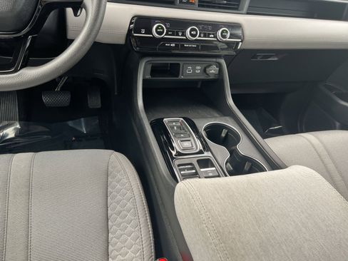 Used 2023 Honda Pilot LX image 29