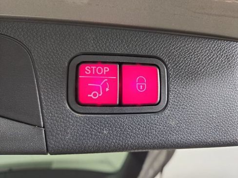 Used 2021 Mercedes-Benz GLC 300 4MATIC image 33