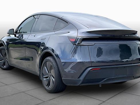 Used 2026 Tesla Model Y 2WD image 9