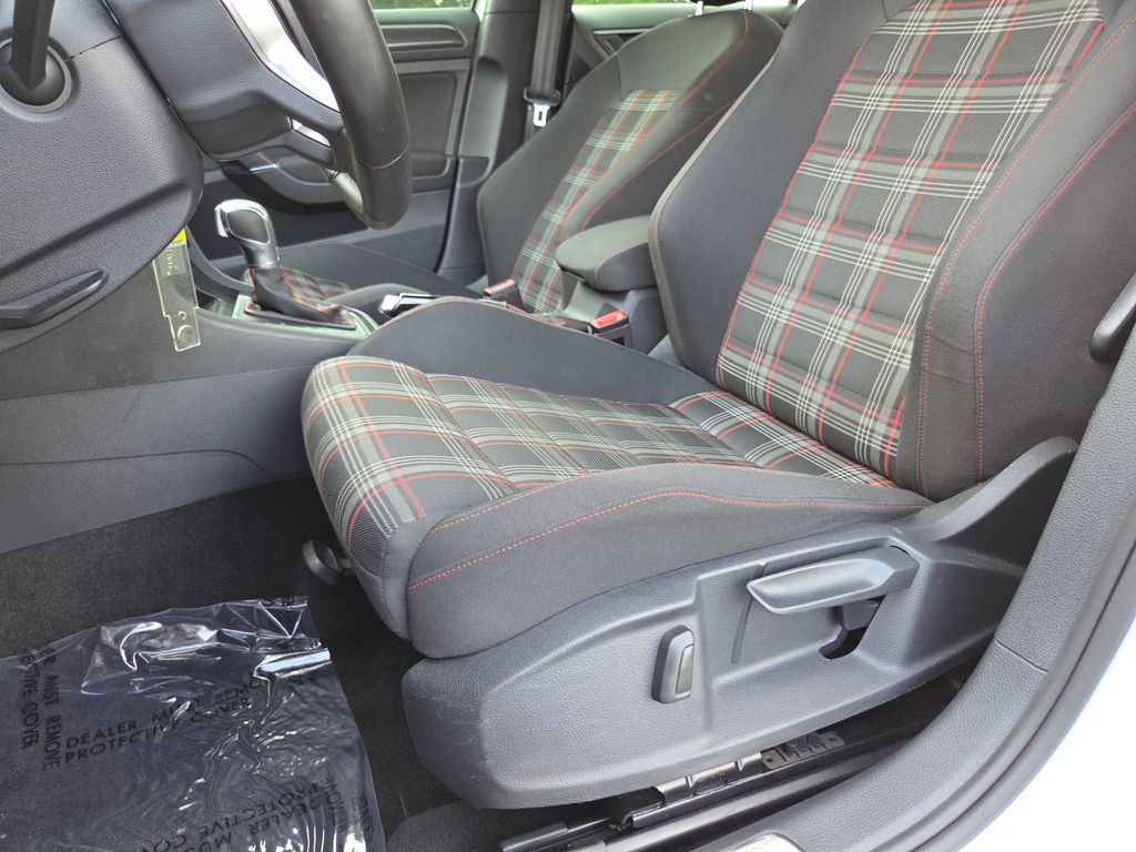 Used 2019 Volkswagen Golf 4-Door FWD image 28