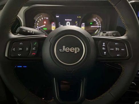Used 2024 Jeep Wrangler Unlimited AWD/4WD image 40