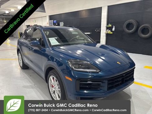 Used 2024 Porsche Cayenne S AWD/4WD image 3