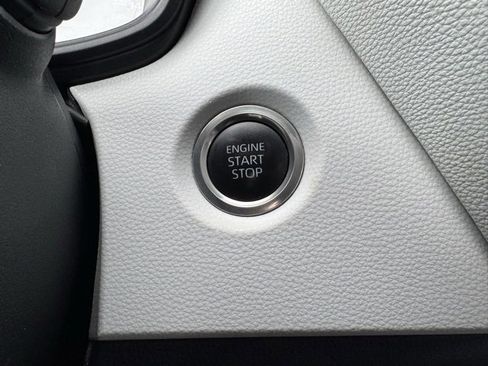 Certified 2025 Toyota Corolla SE image 27