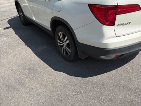 Used 2017 Honda Pilot EX image 3