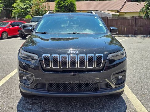 Used 2019 Jeep Cherokee Latitude w/ Cold Weather Group AWD/4WD image 3