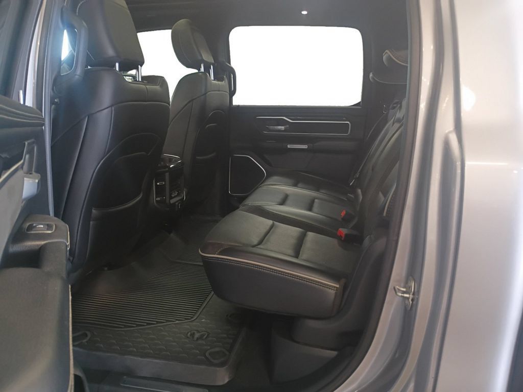 Used 2019 RAM 1500 Laramie AWD/4WD image 16